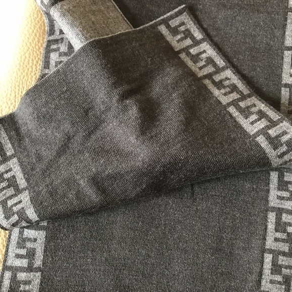 FENDI ZUCCA 100% wool scarf - Picture 6 of 6